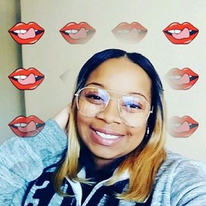 Meet your Posher, Cassandra